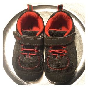 Toddler size 7 OSHKOSH B'gosh shoes